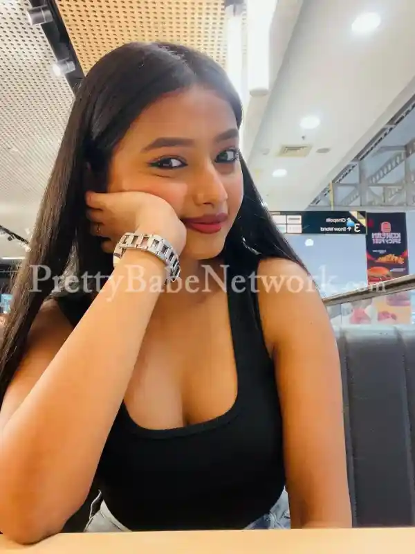 Young Gurgaon Call Girl Chavi Ready to Make Your Sex Dreams True