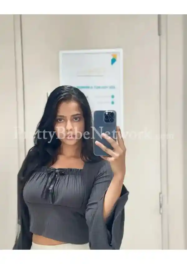 Newest 22-year-old Independent Call Girl Roshni in Gurgaon Awaits You