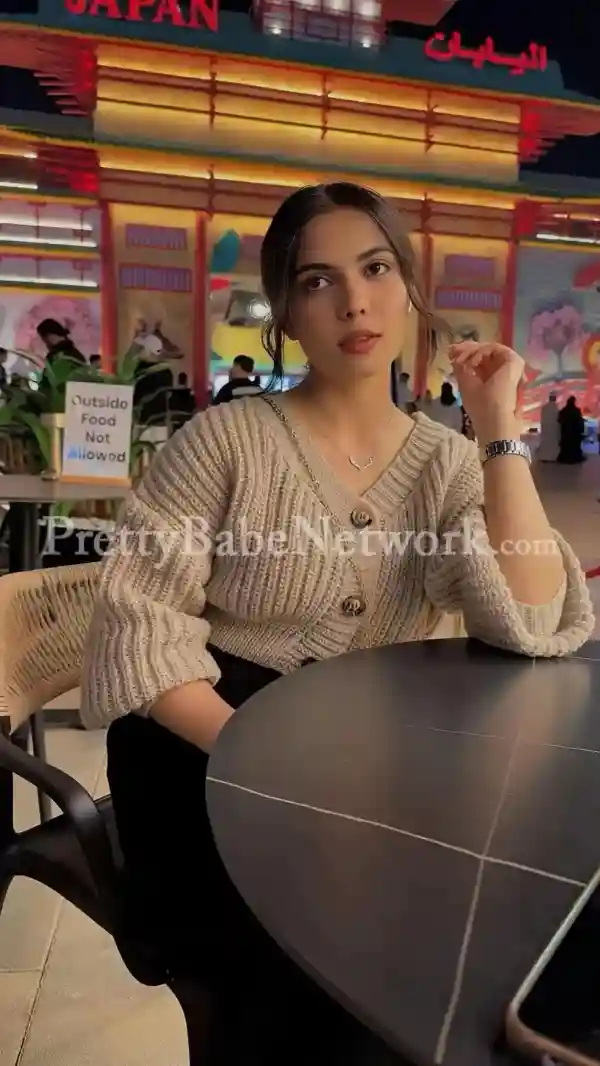 Saanvi - College Escort for Ultimate GFE & Call Girl Service in Gurgaon Sector 22