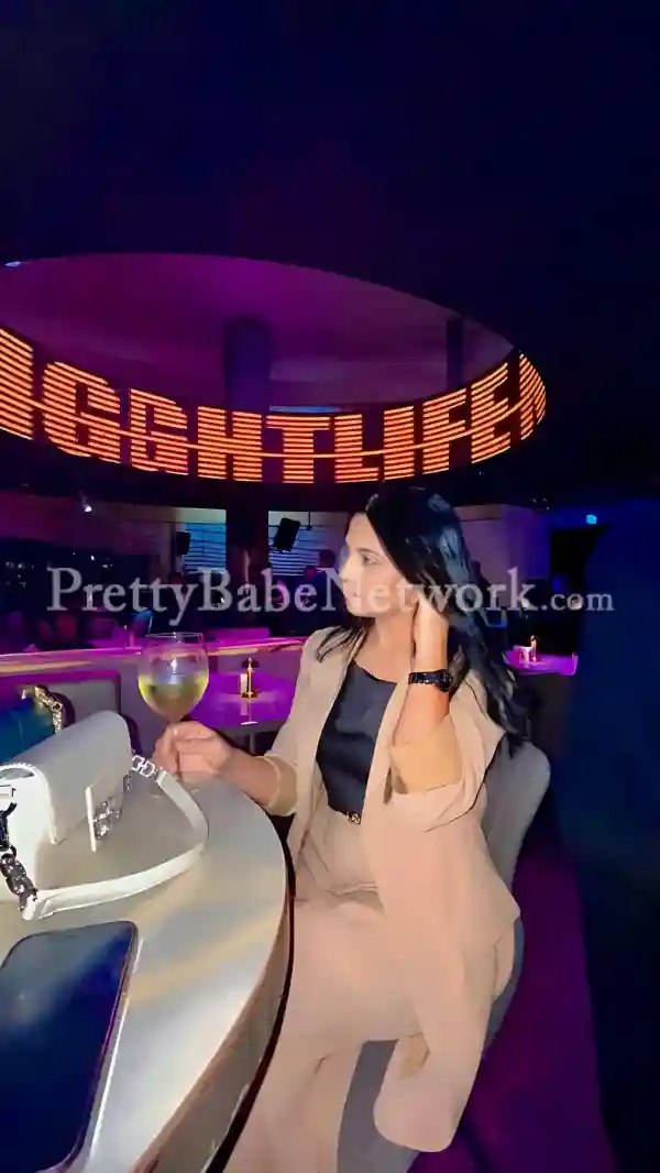 Saanvi - College Escort for Ultimate GFE & Call Girl Service in Gurgaon Sector 22