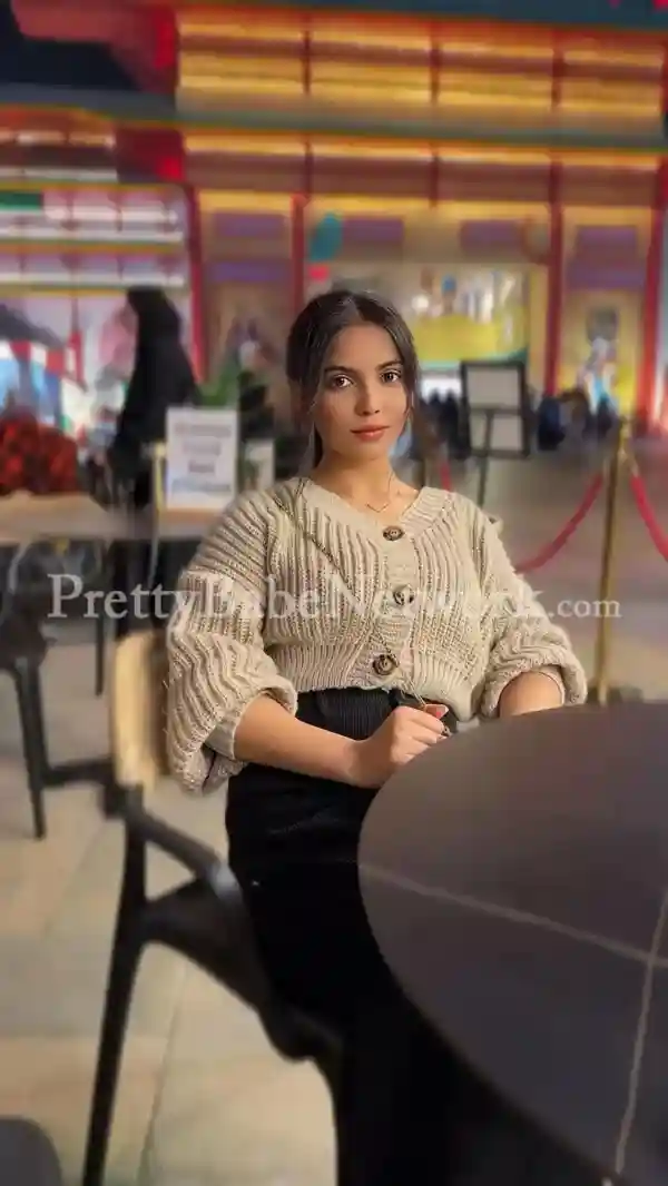 Saanvi - College Escort for Ultimate GFE & Call Girl Service in Gurgaon Sector 22