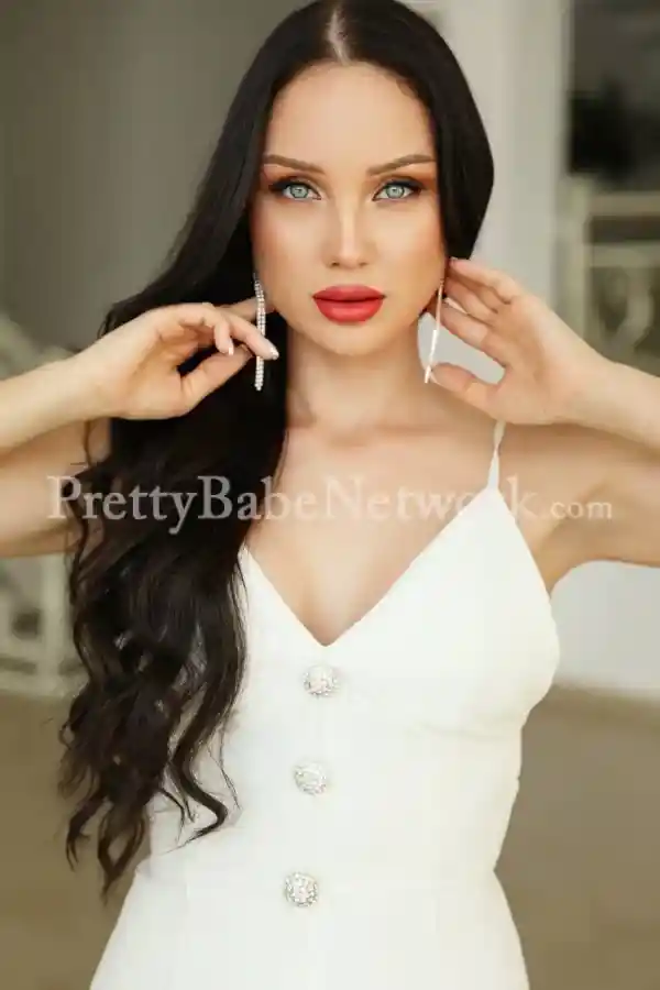 Ukrainian Celebrity New in Gurgaon Evelina Escort in South City 1! Call for Sex Hookups