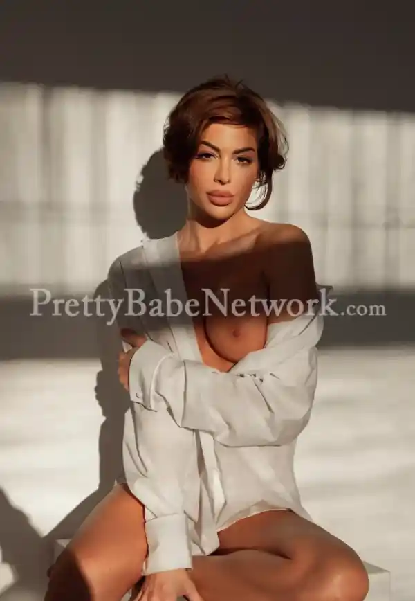 Vivienna - Exclusive Australian Escort near Golf Course Road, Gurgaon