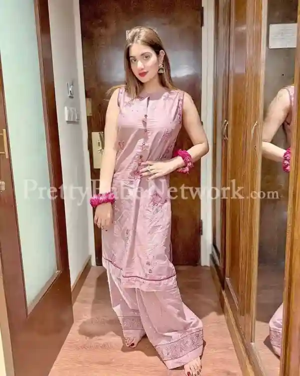 High Profile Escort in Gurgaon Hyatt Regency Hotel for Unique Sex Sessions