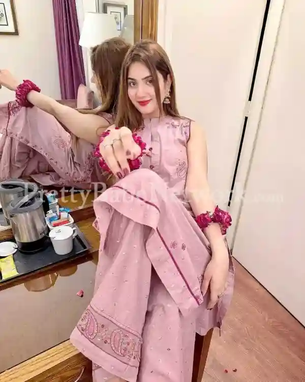 High Profile Escort in Gurgaon Hyatt Regency Hotel for Unique Sex Sessions