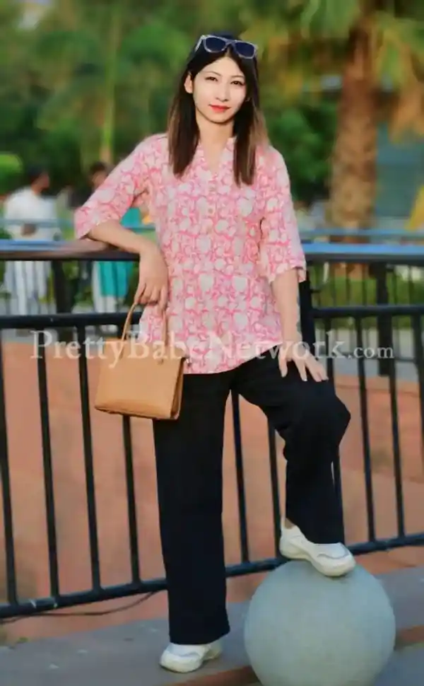 Nepali Call Girl Mahima in Sushant Lok Phase 2, Gurgaon Available for Men & Couples