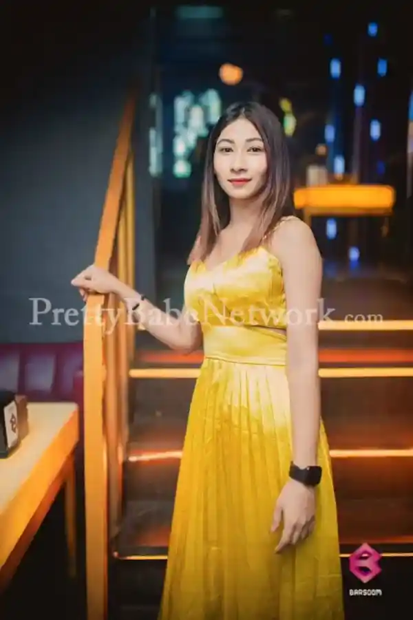 Nepali Call Girl Mahima in Sushant Lok Phase 2, Gurgaon Available for Men & Couples