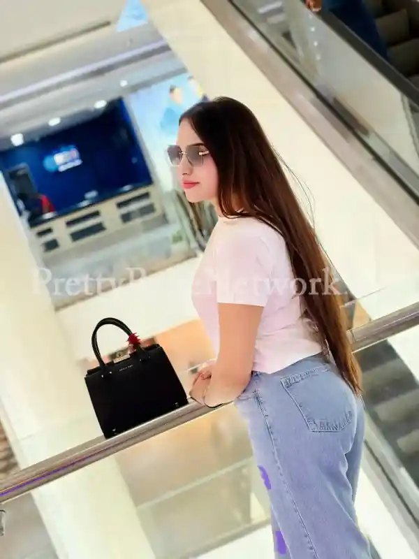 Indian Model Girl near Sunday Hotel & Residences, Gurgaon, For a Delicious Sex