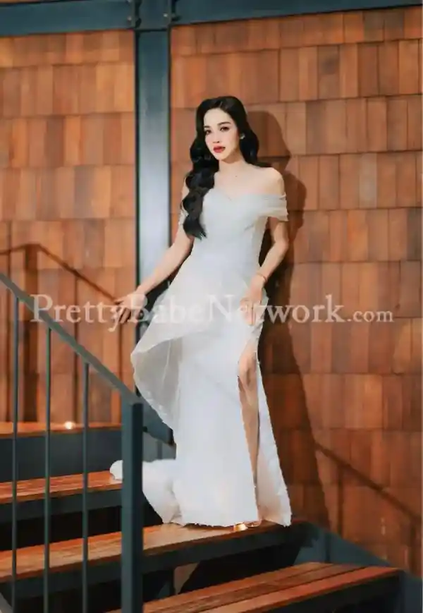 Plan Your Sex Date With Samiyah- Indonesian Masseuse Escort in DLF Phase 5, Gurgaon