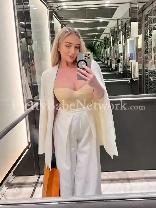 Meet Antuanna - A Model Polish Escort New in Gurgaon near Nirvana Country