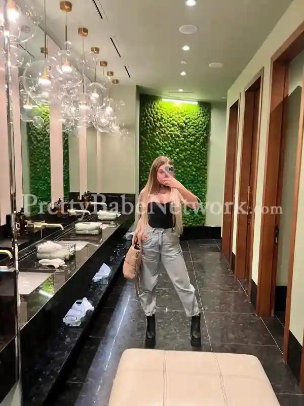 Best French Kissing With Larysa! Model Ukrainian Escort in Ambience Island, Gurgaon