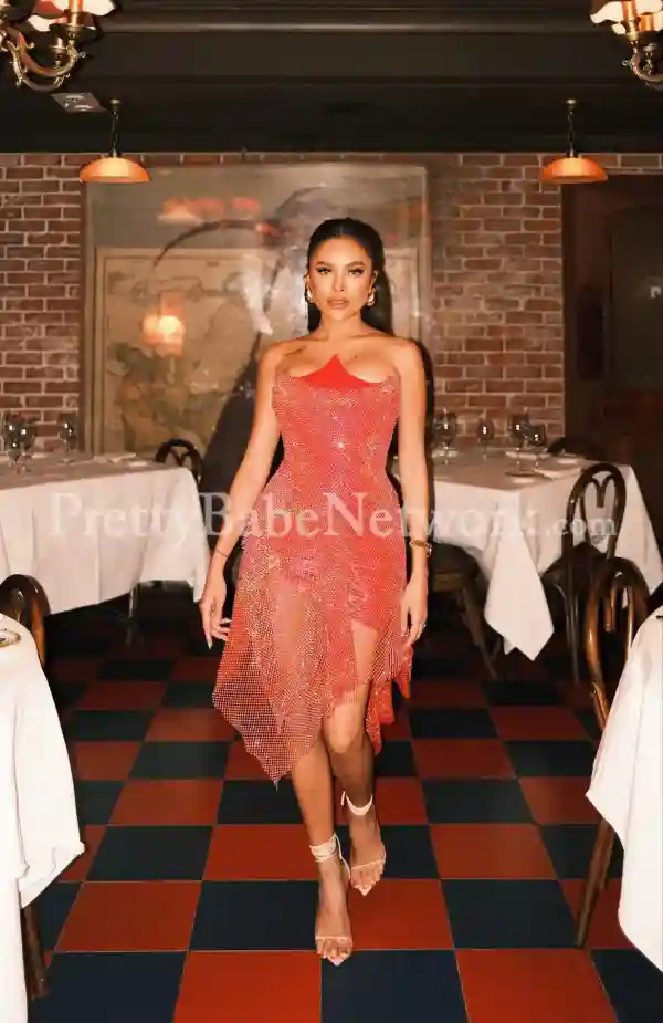 Meet Model Cum Spanish Escort Valeria Offering Dating & Escort Services in Gurgaon