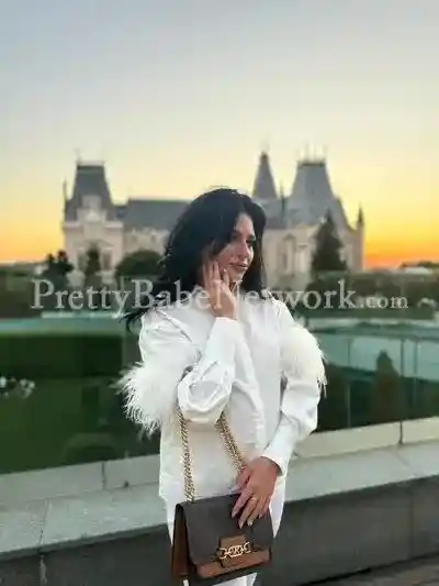 Blonde Latina Larisa Russian Escort in Gurgaon for Cams & Sex Meets