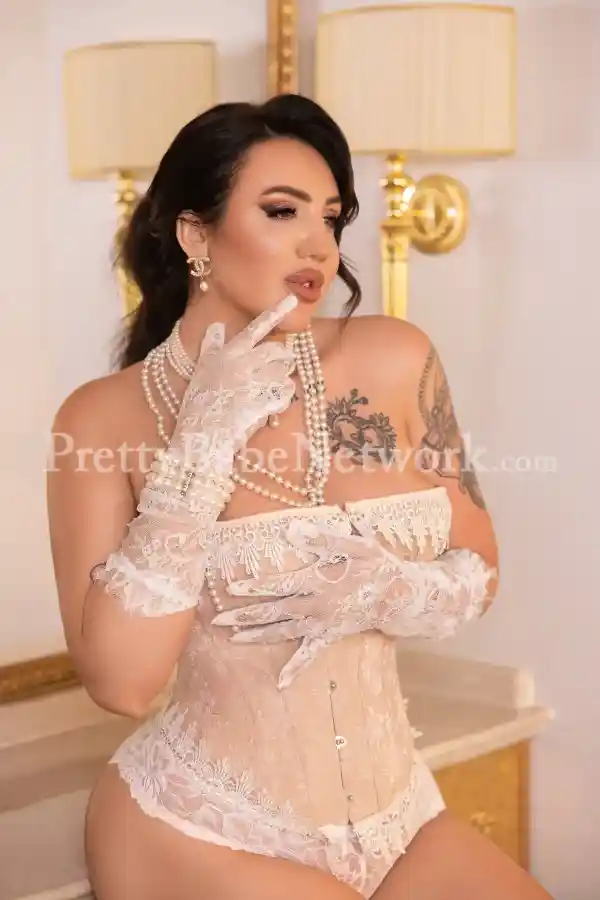 Wanna Fuck a Milf? Lavinia Here is Here! Ukrainian Escort in Gurgaon Sector 63