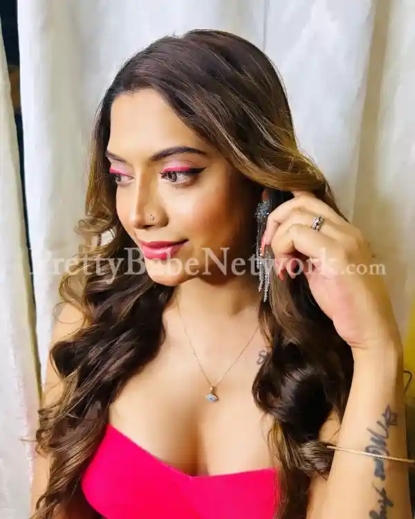 Best Housewife Escort in Gurgaon Sector 49 Manvika is Here to Satisfy You