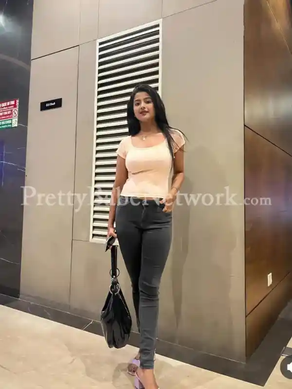 Prerna Here! Naughty Housewife Escort in Gurgaon to Offer Best Sex Experiences